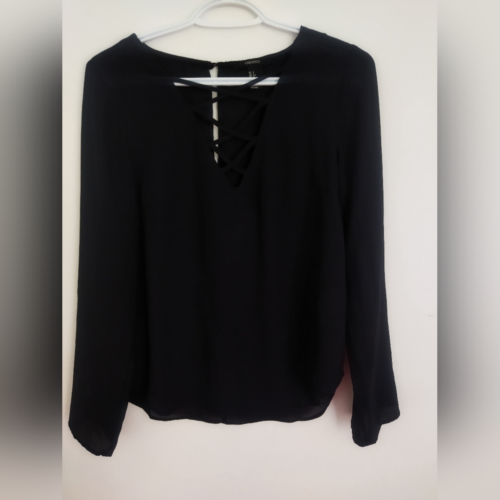 Forever 21 women top laced neckline size S